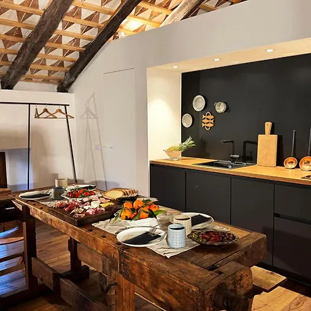 Kobdilj 1835 Historic Homestead With Shared Courtyard Štanjel