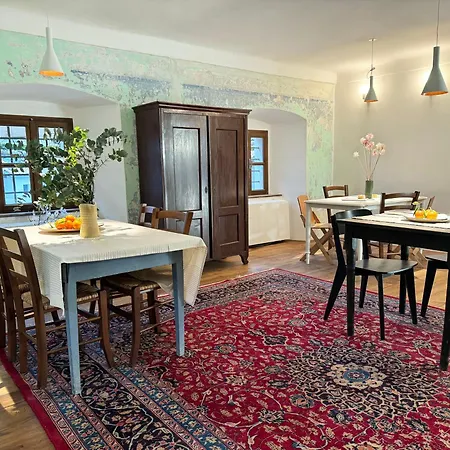 Διαμέρισμα Kobdilj 1835 Historic Homestead With Shared Courtyard Štanjel