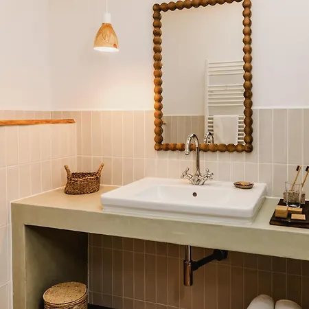 Kobdilj 1835 Historic Homestead With Shared Courtyard 公寓 *