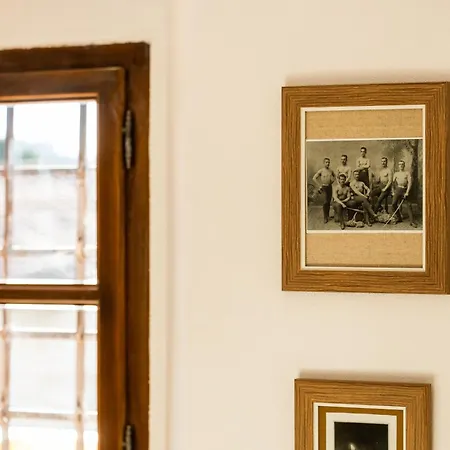 Kobdilj 1835 Historic Homestead With Shared Courtyard Apartamento