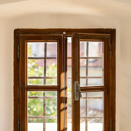 Apartamento Kobdilj 1835 Historic Homestead With Shared Courtyard *