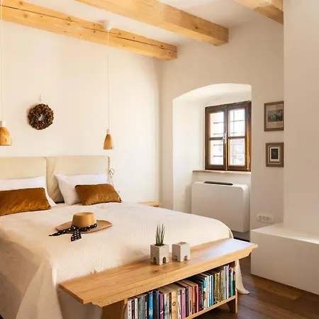 Kobdilj 1835 Historic Homestead With Shared Courtyard *