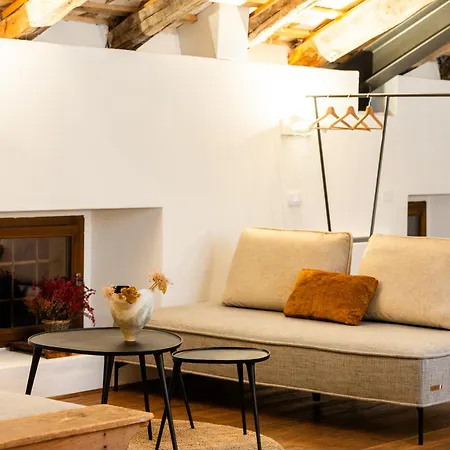 Kobdilj 1835 Historic Homestead With Shared Courtyard Štanjel