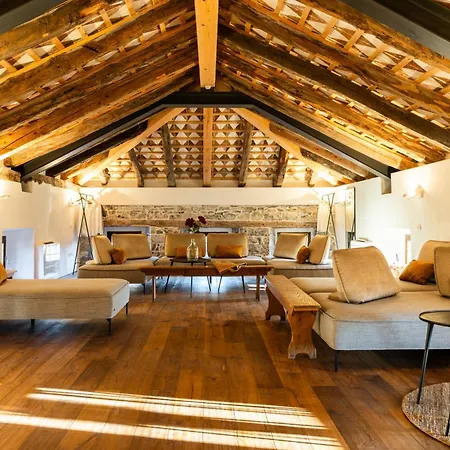 Kobdilj 1835 Historic Homestead With Shared Courtyard Štanjel