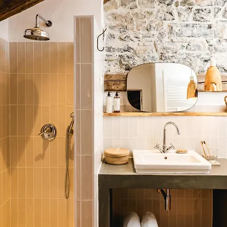 Kobdilj 1835 Historic Homestead With Shared Courtyard