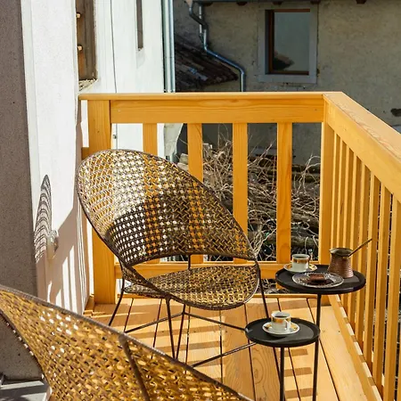 Apartamento Kobdilj 1835 Historic Homestead With Shared Courtyard *
