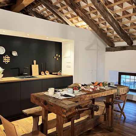 Kobdilj 1835 Historic Homestead With Shared Courtyard *