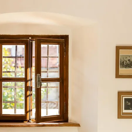 Kobdilj 1835 Historic Homestead With Shared Courtyard