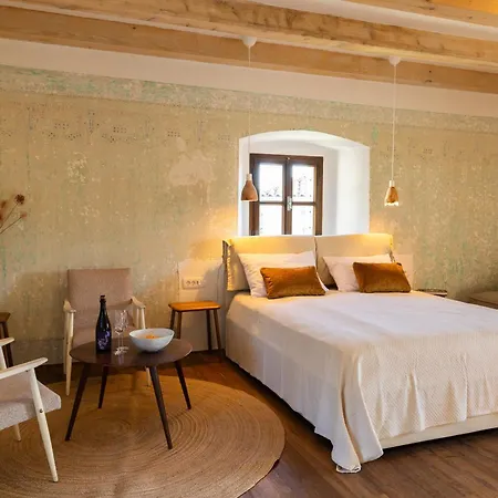 Kobdilj 1835 Historic Homestead With Shared Courtyard * Štanjel