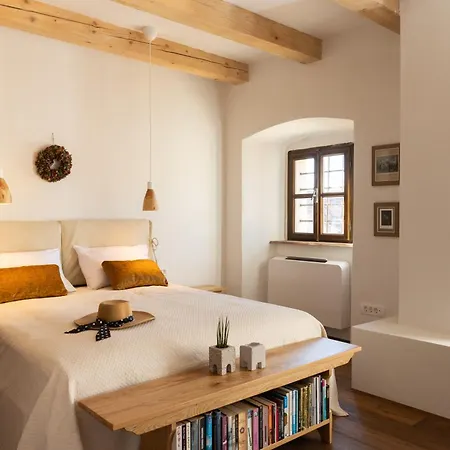 Kobdilj 1835 Historic Homestead With Shared Courtyard Apartamento