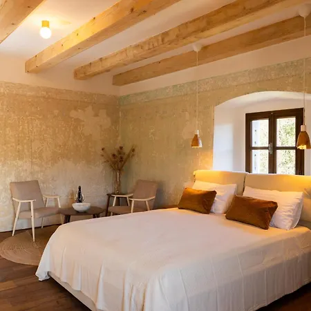 Kobdilj 1835 Historic Homestead With Shared Courtyard Appartement *