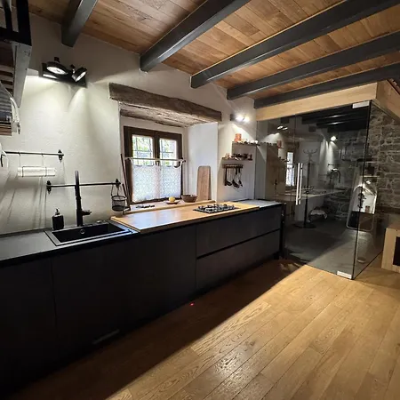 Kobdilj 1835 Historic Homestead With Shared Courtyard Apartamento