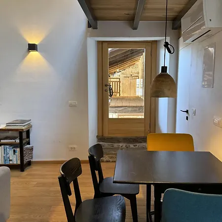 Apartamento Kobdilj 1835 Historic Homestead With Shared Courtyard Štanjel