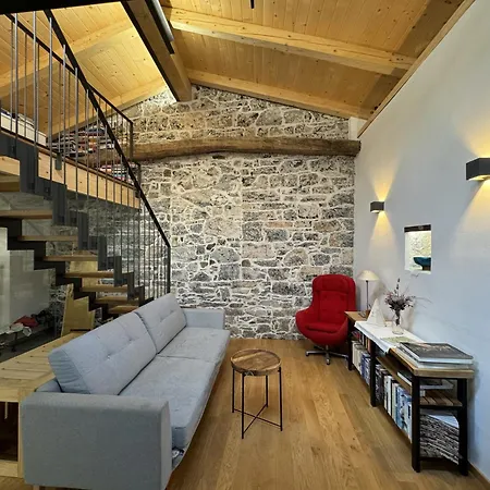 Kobdilj 1835 Historic Homestead With Shared Courtyard