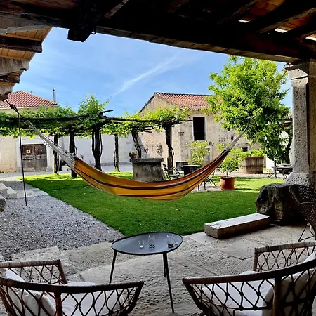 Kobdilj 1835 Historic Homestead With Shared Courtyard * Štanjel