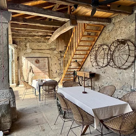 Kobdilj 1835 Historic Homestead With Shared Courtyard *