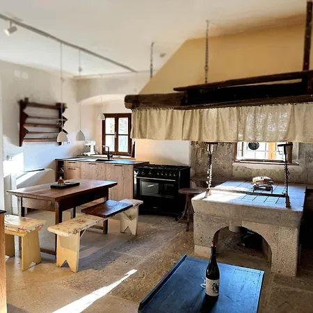 Διαμέρισμα Kobdilj 1835 Historic Homestead With Shared Courtyard