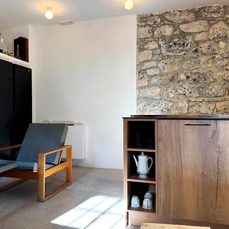 Διαμέρισμα Kobdilj 1835 Historic Homestead With Shared Courtyard