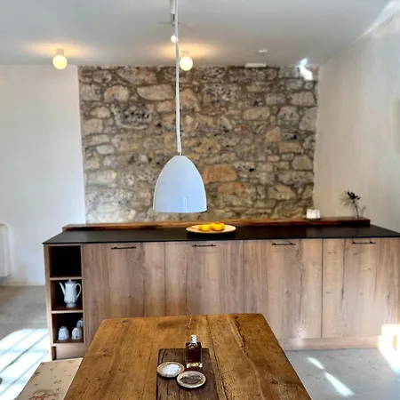 Διαμέρισμα Kobdilj 1835 Historic Homestead With Shared Courtyard *