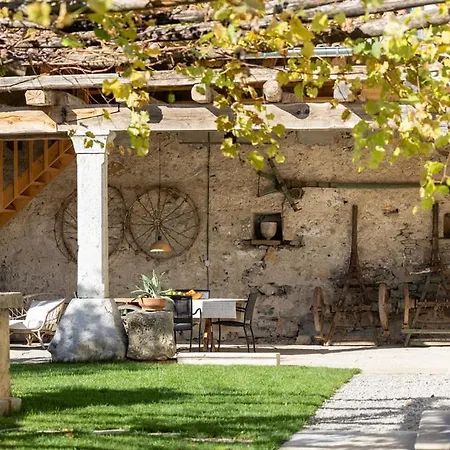 Kobdilj 1835 Historic Homestead With Shared Courtyard * Štanjel