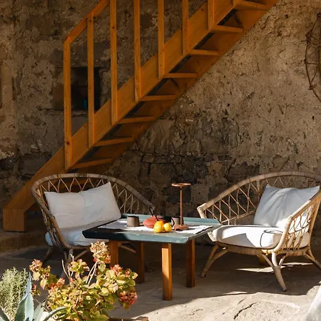 Kobdilj 1835 Historic Homestead With Shared Courtyard