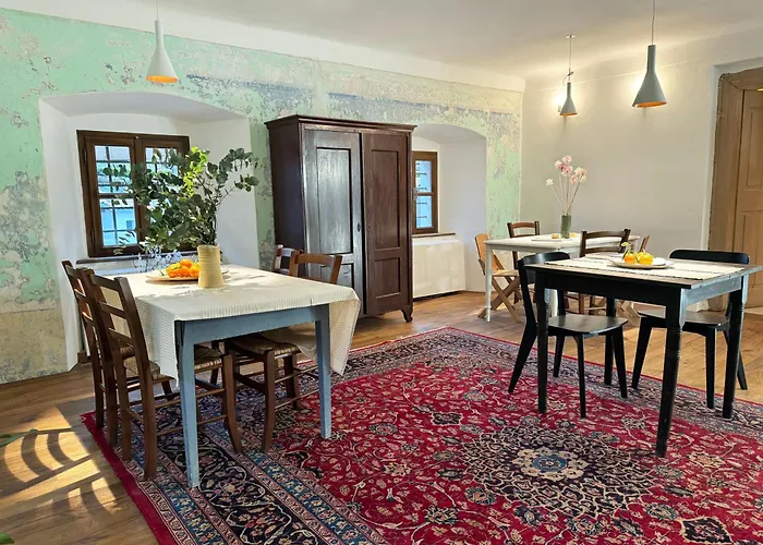 Apartment Kobdilj 1835 Historic Homestead With Shared Courtyard Štanjel