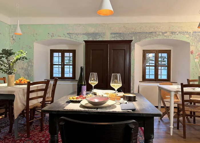 Apartment Kobdilj 1835 Historic Homestead With Shared Courtyard