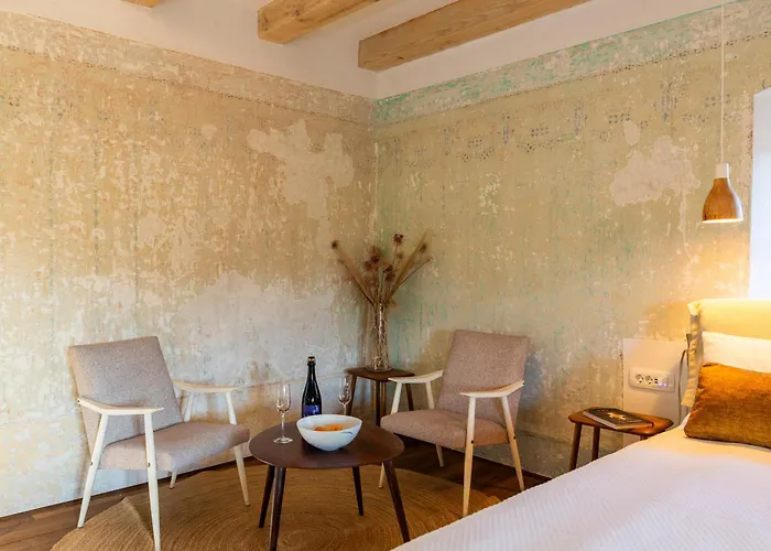 Kobdilj 1835 Historic Homestead With Shared Courtyard * Štanjel