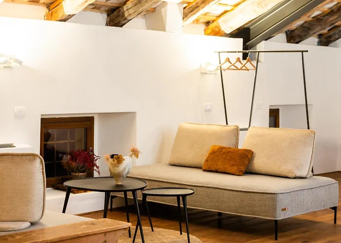 Kobdilj 1835 Historic Homestead With Shared Courtyard Štanjel