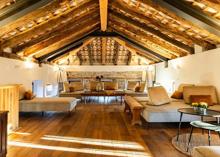 Kobdilj 1835 Historic Homestead With Shared Courtyard Štanjel