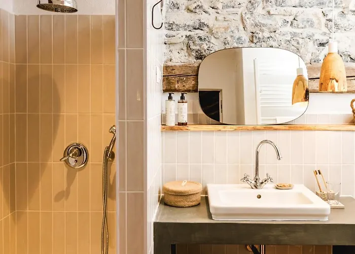 Kobdilj 1835 Historic Homestead With Shared Courtyard