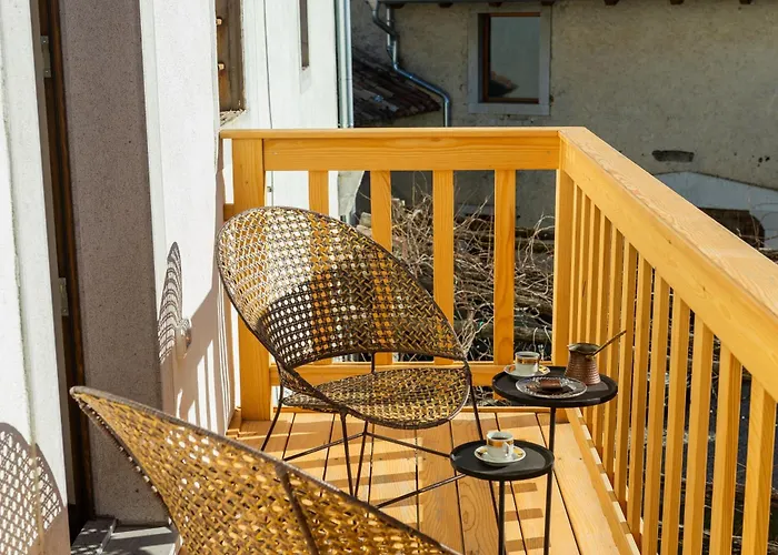 Apartment Kobdilj 1835 Historic Homestead With Shared Courtyard *