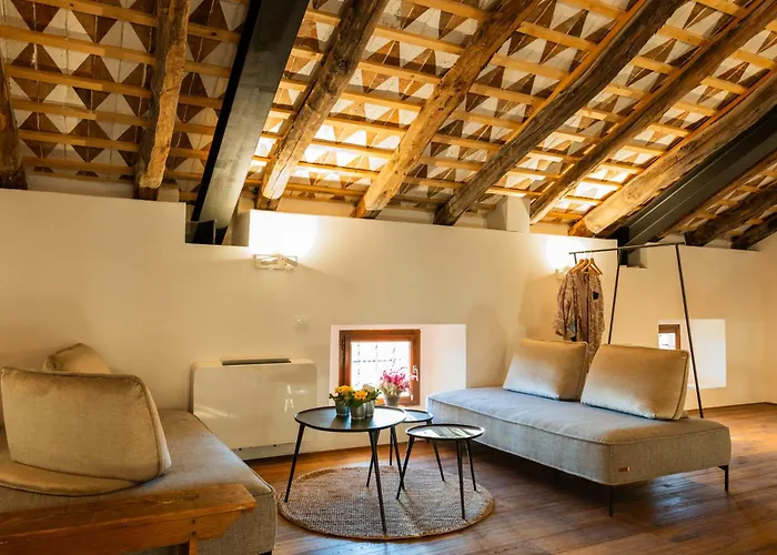 Apartment Kobdilj 1835 Historic Homestead With Shared Courtyard Štanjel