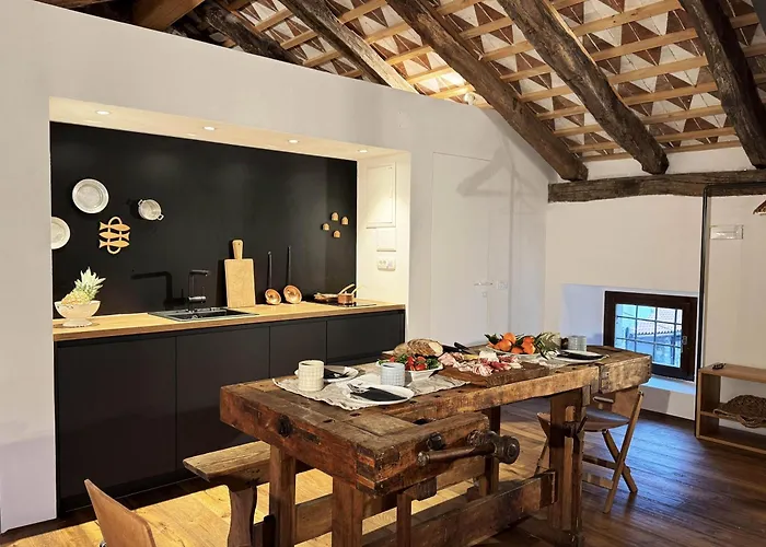 Kobdilj 1835 Historic Homestead With Shared Courtyard *