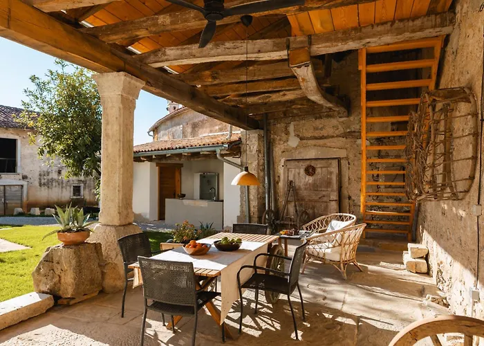 Kobdilj 1835 Historic Homestead With Shared Courtyard * Štanjel