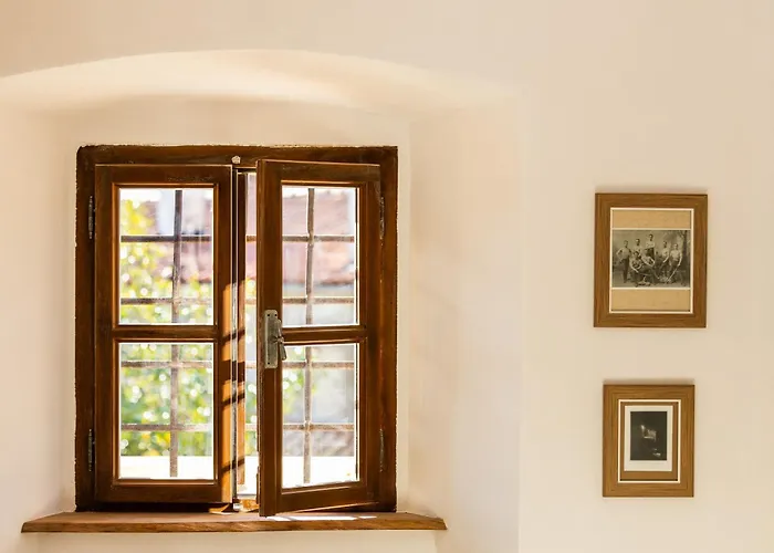 Kobdilj 1835 Historic Homestead With Shared Courtyard