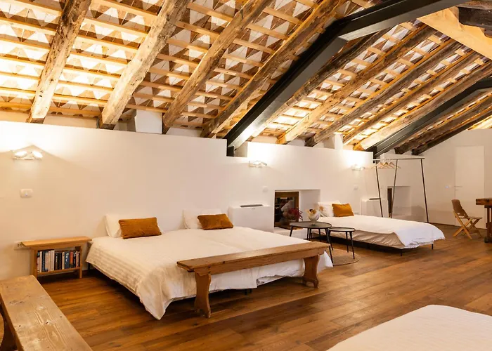 Apartment Kobdilj 1835 Historic Homestead With Shared Courtyard