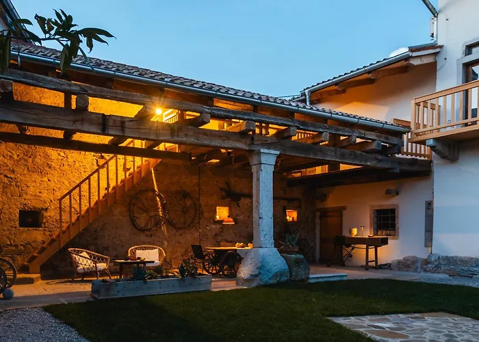 Kobdilj 1835 Historic Homestead With Shared Courtyard Apartment *