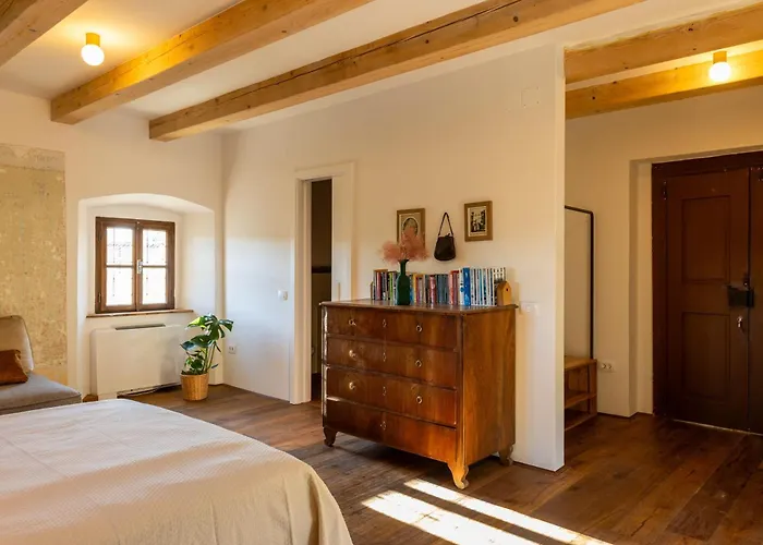 Apartment Kobdilj 1835 Historic Homestead With Shared Courtyard *