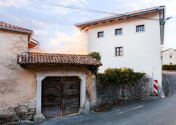Kobdilj 1835 Historic Homestead With Shared Courtyard Apartment Štanjel