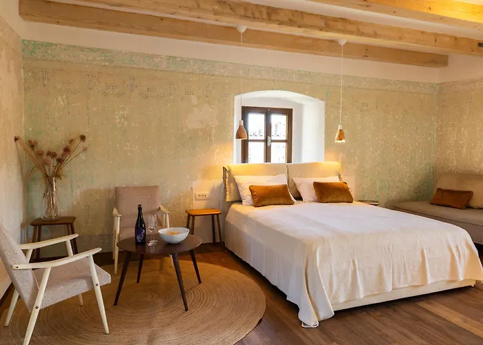 Kobdilj 1835 Historic Homestead With Shared Courtyard * Štanjel