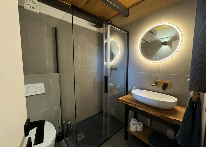 Apartment Kobdilj 1835 Historic Homestead With Shared Courtyard Štanjel