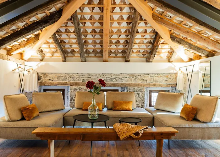 Kobdilj 1835 Historic Homestead With Shared Courtyard * Štanjel