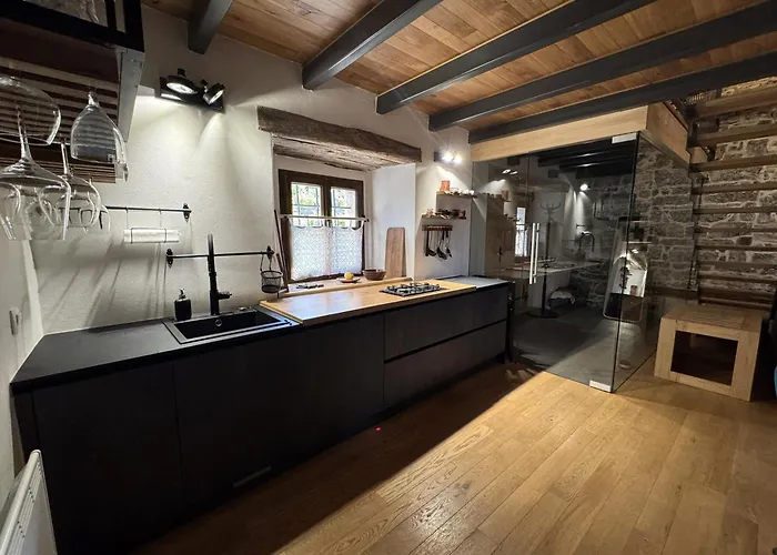 Kobdilj 1835 Historic Homestead With Shared Courtyard Apartment