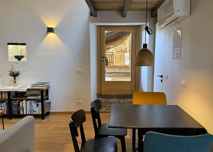 Apartment Kobdilj 1835 Historic Homestead With Shared Courtyard Štanjel