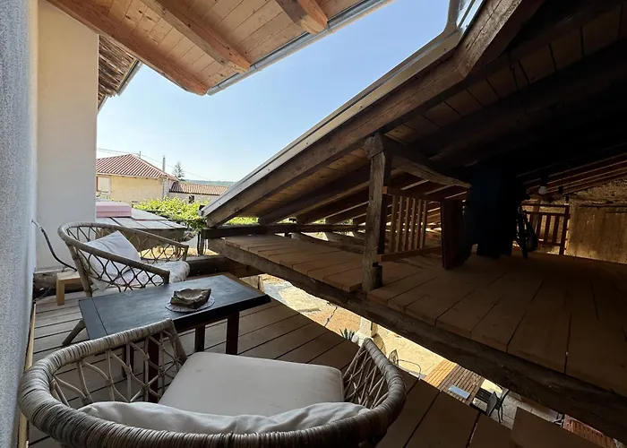 Apartment Kobdilj 1835 Historic Homestead With Shared Courtyard Štanjel