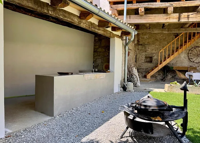 Apartment Kobdilj 1835 Historic Homestead With Shared Courtyard *