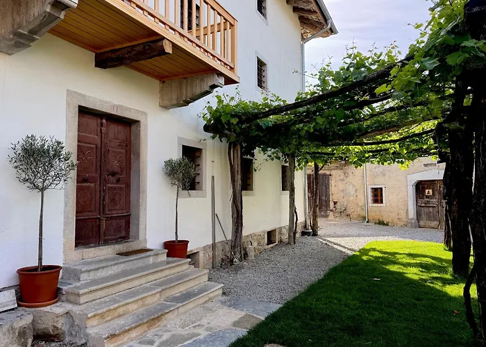 Apartment Kobdilj 1835 Historic Homestead With Shared Courtyard Štanjel