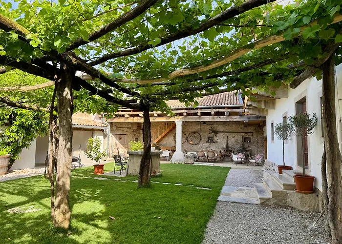 Apartment Kobdilj 1835 Historic Homestead With Shared Courtyard *