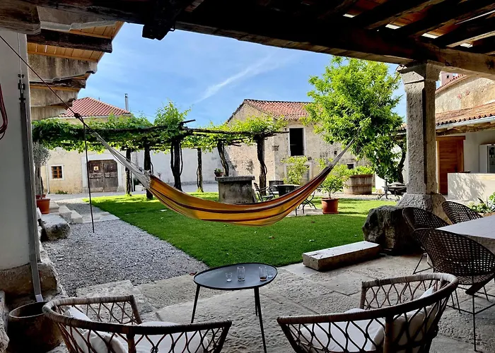 Kobdilj 1835 Historic Homestead With Shared Courtyard * Štanjel